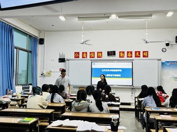 公共卫生与检验医学院举办学生干部培训暨学生代表座谈会